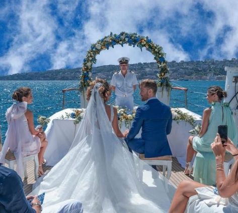 Small Boat Wedding, Wedding On A Cruise Ship, Wedding On Boat, Yacht Wedding Decor, Boat Wedding Decorations, Boat Wedding Ceremony, Boat Wedding Ideas, Boat Wedding Reception, Yacht Wedding Ideas