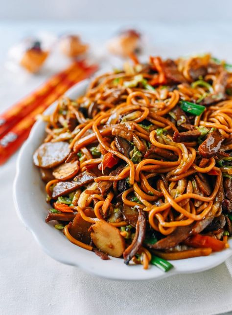 Our pork lo mein recipe is the real deal, made the same way we cooked it in our family’s Chinese restaurant. Use Chinese BBQ pork from a restaurant/roast meat shop, or we'll show you how to make your own! Source: thewoksoflife.com Chinese Takeout Aesthetic, Pork Lo Mein Recipe, Ramadan Board, Homemade Takeout, Chinese Roast Pork, Lo Mein Recipe, Roast Meat, Japanese Sauce, Chinese Bbq Pork