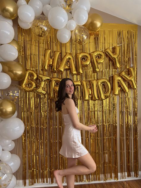 Golden Sweet Sixteen Birthday, Deco For Birthday Party Ideas, Golden Birthday Backdrop, 26 Golden Birthday Party Ideas, Golden Birthday Party Decorations, Golden Bday Photoshoot, Golden Hour Birthday Theme, Birthday Background Photoshoot, 20th Golden Birthday Ideas