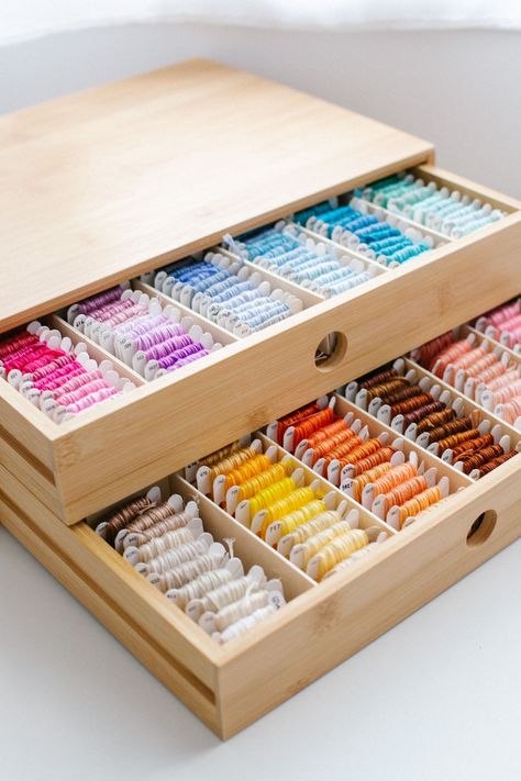 Craft Drawer Organization, Salon Organization Ideas, Diy Photo Wall, Craft Organisation, Fabric Store Design, Cricut Maker 3, Wooden Sewing Box, Thread Organization, Back Deck Decorating