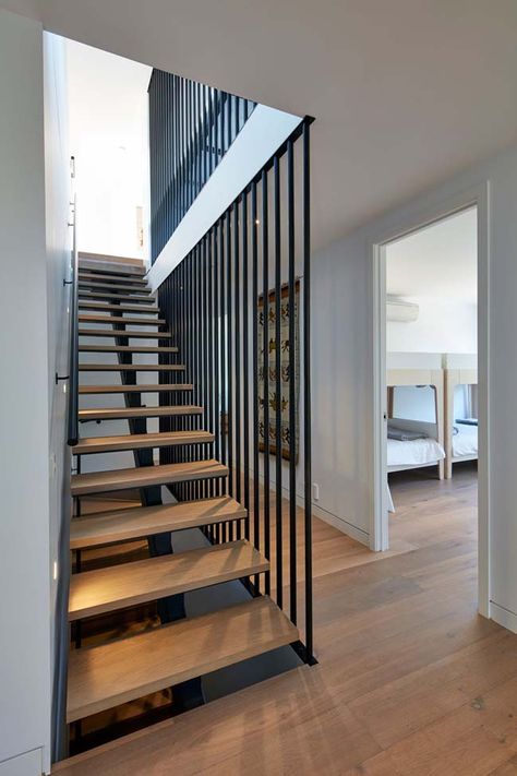 Industrial Staircase, درج السلم, Architecture Renovation, Wood Railing, Stairway Design, Stairs Design Modern, Stair Case, Home Stairs Design, Modern Stairs