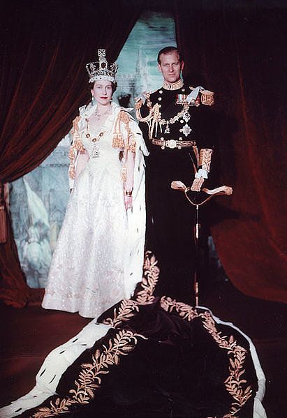 Queen Elizabeth and Prince Philip posed for a traditional coronation portrait as well.  Source: Photo courtesy of The British Monarch Ratu Elizabeth, Princesa Margaret, Coronation Gown, Princesa Elizabeth, Queen's Coronation, Rainha Elizabeth Ii, Reine Elizabeth Ii, Duke Of Edinburgh, Reine Elizabeth