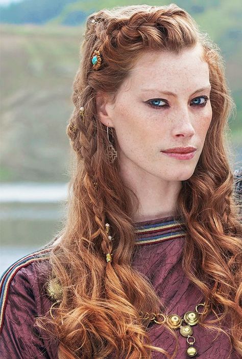 Princess Aslaug, Alyssa Sutherland, Vikings Lagertha, Medium Hair Braids, Half Updo Hairstyles, Hairstyle Color, Mohawk Styles, Viking Braids, Beautiful Freckles