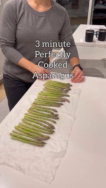 Low Calorie High Volume, Microwave Asparagus, Tender Asparagus, Cook Asparagus, Iifym Recipes, Macro Nutrition, Wet Paper, Macro Friendly Recipes, Like Chicken