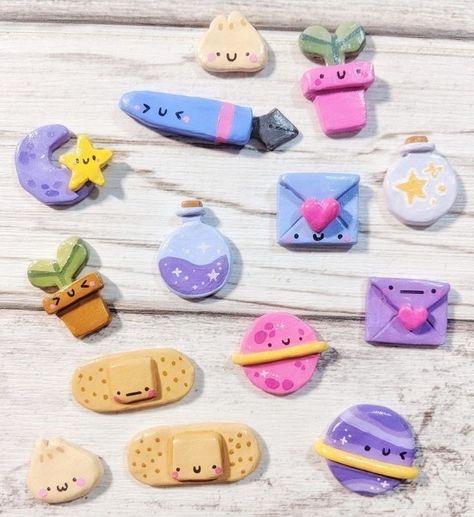 Clay Magnets Diy, Air Dry Clay Magnets, Clay Friends, Simple Diy Crafts, Crafts For All Ages, Cincin Diy, Magnets Diy, Clay Pins, Pastel Cupcakes