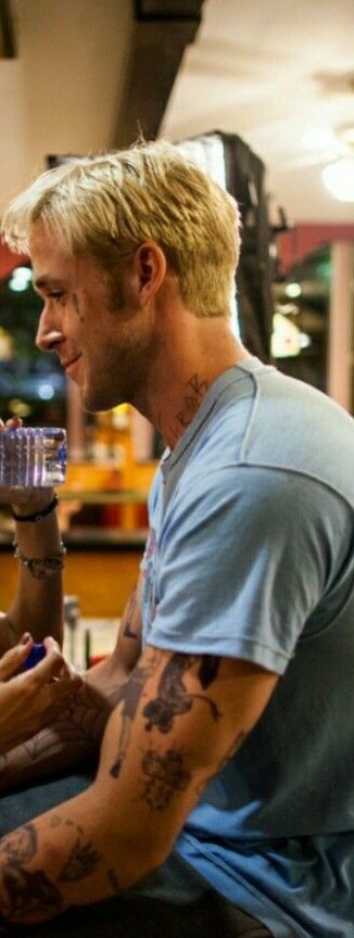 The Place Beyond The Pines The Place Beyond The Pines Ryan Gosling, Fit Celebs Men, White Man Haircut, Ryan Gosling Hair, Ryan Gosling Tattoos, Ryan Gosling Haircut, Ryan Gosling Movies, The Place Beyond The Pines, Place Beyond The Pines