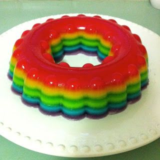 Jelly Cake ~ great idea for dairy free / gluten free kids! Use diet jelly for low/no sugar option too! Jelly Birthday Cake, Rainbow Jello Recipe, Rainbow Jello, Rainbow Treats, Rainbow Jelly, Vegan Party Food, Little Pony Cake, Sugar Free Treats, Gluten Free Kids