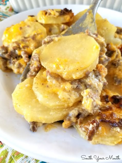 Casserole Potato, Easy Casserole Recipe, Ground Beef Potatoes, Recipes Hamburger, Hamburger Potato Casserole, Recipe With Ground Beef, Cheesy Scalloped Potatoes, Beef Potatoes, Potato Dinner