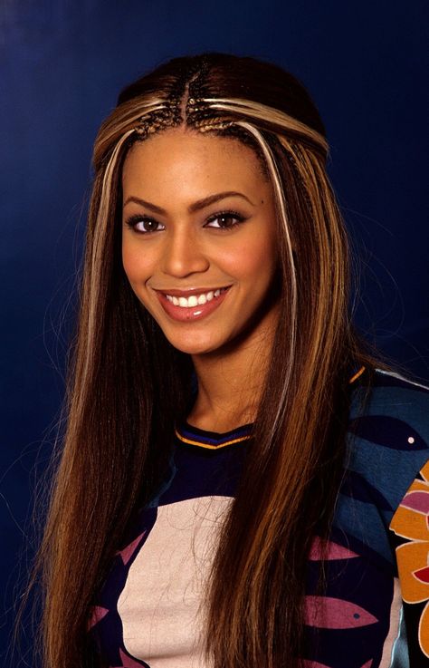 Beyonce back in the 90s Tree Braids Styles, Beyonce Braids, Beyonce 2000's, Beyonce Pictures, Beyonce Hair, Tree Braids, Beyonce Outfits, Beyonce Style, Beyoncé Giselle Knowles-carter