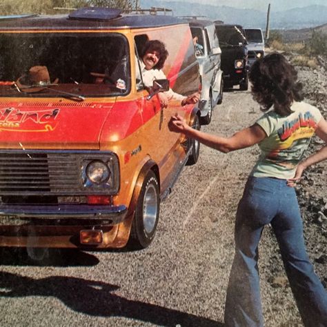 The Hitchhiking Craze: When Women Thumbed a Ride - Flashbak 70s Bohemian Aesthetic, 70s Core, Summer Sisters, 1970s Aesthetic, 2000 Aesthetic, 60s Aesthetic, Disco Aesthetic, 70’s Aesthetic, Hippie Aesthetic