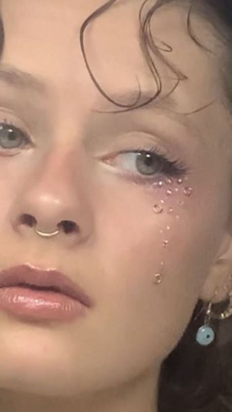 Glitter Crying Makeup, Strange Makeup Looks, Mitski Concert Makeup, Prom Makeup Pearls, Pearl Prom Makeup, Rhinestone Tears Makeup, Mitski Makeup, Face Pearls Makeup, Maquillage Euphoria