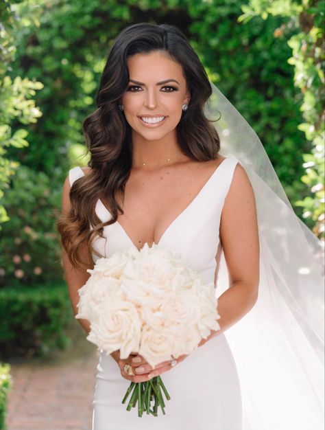 Loose Bride Hair, Loose Waves Wedding Hair With Veil, Bridal Hair Down Volume, Long Brunette Bridal Hair, Curled Hair Down Wedding, Side Part Wedding Hair Loose Curls, Wedding Hair Down Side Part, Brunette Wedding Hairstyles Down, Bridal Side Swept Hair