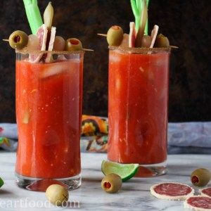 Ultimate Caesar Cocktail - a classic Canadian Cocktail made in under 5 minutes. It's spicy, delicious and has a snack built right in! - girlheartfood.com Caesar Drink, Caesar Cocktail, Caesar Recipe, Pickle Vodka, Spicy Cocktail, Nanaimo Bars, Michelada, Tailgating Recipes, Mothers Day Brunch