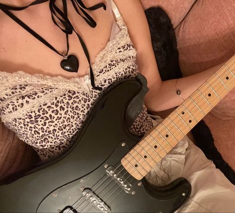 Guitar Electric Aesthetic, Electric Guitar Girl, Music Girl Aesthetic, Photo With Guitar, Photos With Guitar, Making Music Aesthetic, Guitar Pic, Rockstar Aesthetic, Guitar Photos