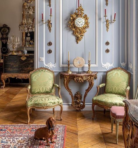 Versailles Decor, Versailles Furniture, Versailles Interior, Beige Living Room Decor, Fine Antique Furniture, Beige Living Rooms, Style Français, French Interior, Elegant Interiors