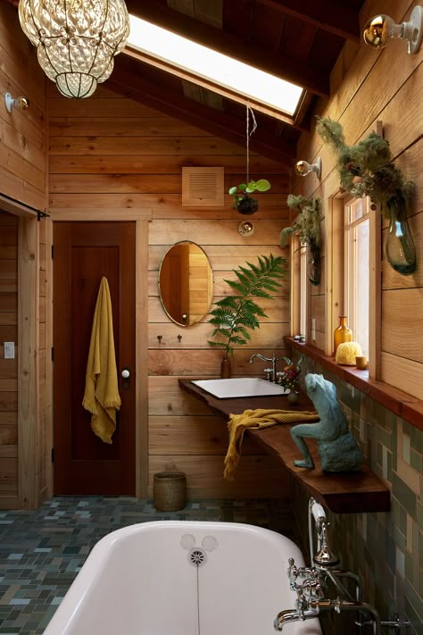 California Cabin, Swollen Belly, Communal Living, Log Cabin Interior, Cabin Interior Design, Cabin Aesthetic, Cabin Bathrooms, Vintage Cabin, Cabin Kitchens