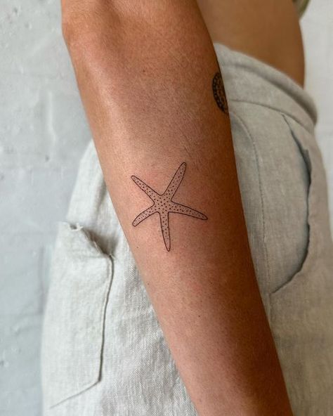 Starfish Fine Line Tattoo, Fine Line Starfish Tattoo, Fine Line Shell Tattoo, Kelp Tattoo, Emily Reid, Coral Tattoo, Beachy Tattoos, Starfish Tattoo, Shell Tattoos