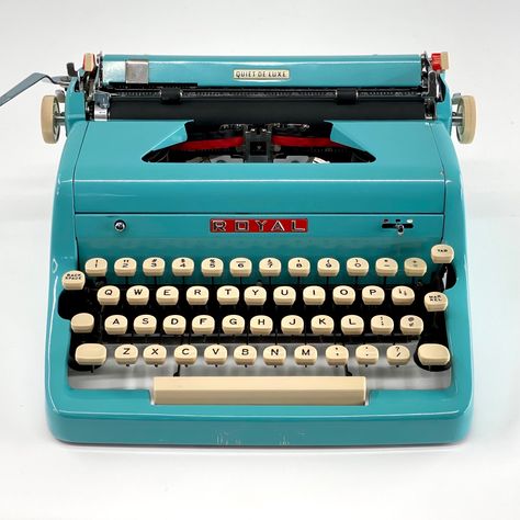 Type Righter, Blue Typewriter, Royal Typewriter, Working Typewriter, Turquoise Painting, Writer Gifts, Vintage Typewriters, Vintage Turquoise, Mid Century House