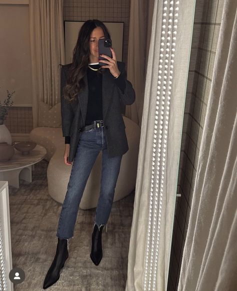 Black Pointy Boots Outfit, Pointy Boots Outfit, Blazer And Boots Outfit, Arielle Charnas Style, Arielle Charnas, Pointy Boots, Winter Fashion Boots, Blazer Outfits, Inspiration Style