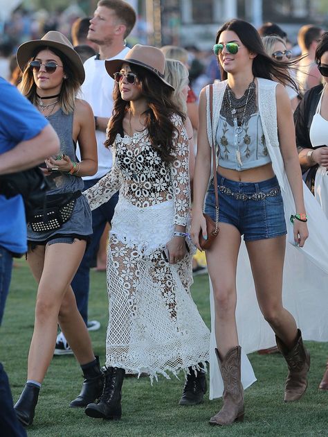 Selena Gomez Coachella, Kendall Coachella, Coachella Kendall Jenner, Kylie Jenner Selena Gomez, The Jenners, Coachella Theme, Rave Party Outfit, Coachella 2014, Summer Music Festivals