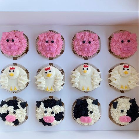 Birthday Cupcakes 1st Birthday, Cow And Pig Cupcakes, 2 Year Birthday Cupcakes, Moo Moo Im Two Cupcakes, Barnyard Cupcakes Farm Theme, Cupcake Farm Animals, Farm Themed Birthday Cupcakes, Farm Birthday Party Cupcakes, Buttercream Cow Cupcakes