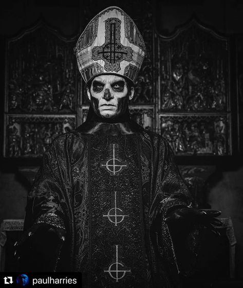 Ghost Band Terzo, Papa Emeritus Iii, Papa Emeritus, Ghost Papa, Ghost Band, Band Ghost, Ghost And Ghouls, Ghost Bc, Dark Room