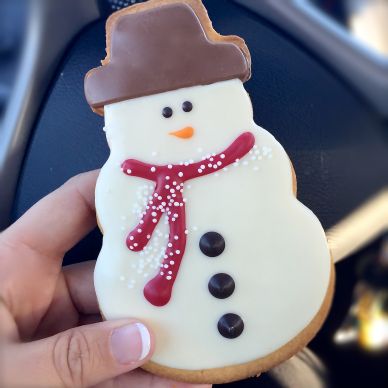 Copycat Starbucks Snowman Cookie, Starbucks Shortbread Cookies Copycat, Starbucks Snowman Cookie Recipe, Starbucks Sugar Cookie Recipe, Starbucks Desserts, Snowman Cookies Recipe, Shortbread Christmas, Snowman Recipes, Starbucks Cookies