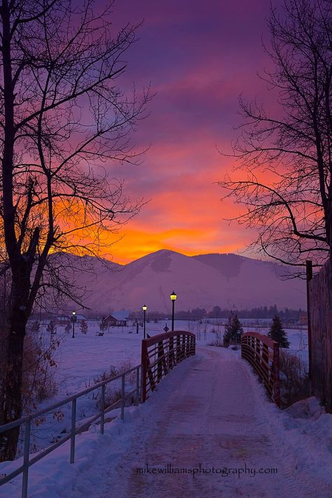 🇺🇸 Winter sunrise in Missoula (Montana) by Mike Williams Photography ❄️🌅 Psalm 4, Winter Images, Winter Sunset, Winter Scenery, Winter Beauty, Winter Pictures, Jolie Photo, Fall Asleep, Beautiful Sky