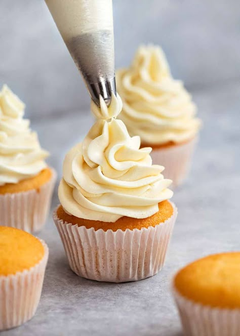 Fluffy Vanilla Frosting Recipe, Fluffy Vanilla Frosting, Vanilla Frosting Recipe, Vanilla Frosting Recipes, Ermine Frosting, Types Of Frosting, Fluffy Frosting, Icing Recipes, Cake Frosting Recipe