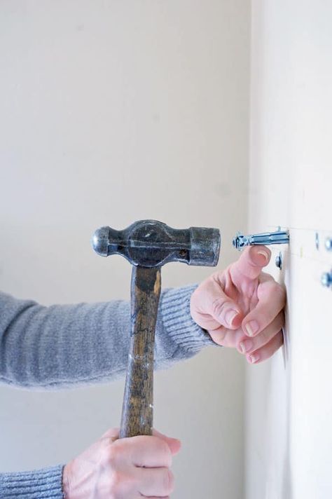 THE ONLY DRYWALL ANCHOR YOU SHOULD EVER USE | The Art of Doing StuffThe Art of Doing Stuff Picture Hanging Hacks, Drywall Ideas, Wood Working Machines, Sheet Rock Walls, Suitcase Table, Frames Pictures, Drywall Anchor, Drapery Ideas, Wall Repair