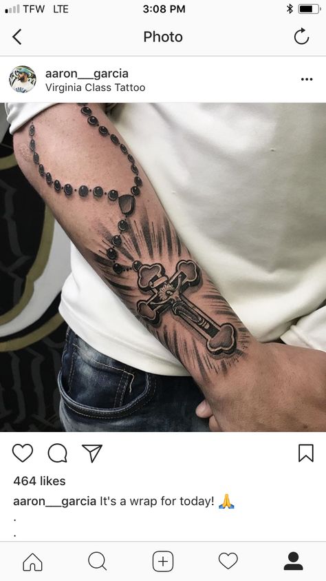 Cross With Rosary Tattoo, Rosary Tattoo For Men, Rosery Beads Tattoo, Arm Tattoos Cross, Chest Tattoo Birds, Rosary Tattoo Arm, Crucifix Tattoo, Christus Tattoo, Gladiator Tattoo