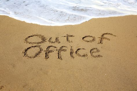 Out Of Office Reply, Out Of Office Email, Out Of Office Message, Photos Bff, Vacation Humor, Camping Quotes, Vacation Quotes, Work Quotes Funny, Train Your Mind