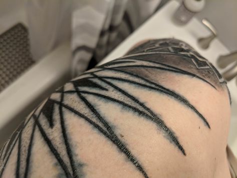 Advice needed : Is this a blowout? Blowout Tattoo, Tattoo Advice, Hand Tatto, Tattoo Mistakes, Basic Tattoos, Becoming A Tattoo Artist, Tattoo Apprenticeship, Buddha Tattoos, Tattoo Fails