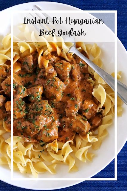 Hungarian Beef Goulash, Thick Beef Stew, Hungarian Goulash, Hungarian Food, Beef Goulash, Goulash Recipes, Creamy Tomato Sauce, Hungarian Recipes, Instant Pot Dinner Recipes