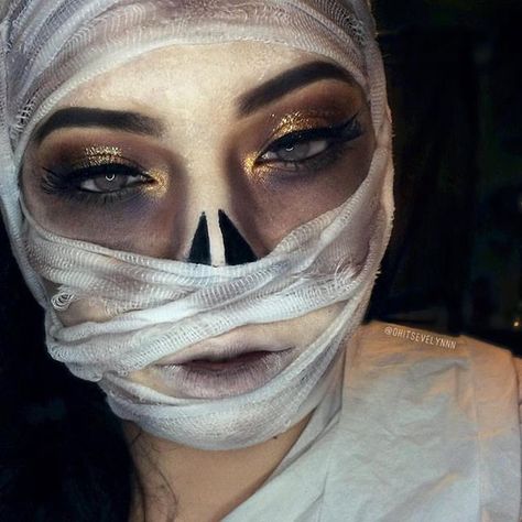 Glam Mummy Makeup, Halloween Mummy Makeup, Egyptian Mummy Costume, Colorful Halloween Makeup, Mummy Halloween Makeup, Mummy Makeup, Makeup Looks Ideas, Makeup Mask, Halloween Glam