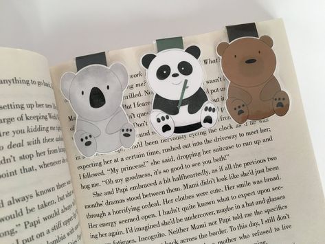 Panda Bookmark, Animal Bookmarks, Cute Bookmark, Art Painting Diy, Creative Bookmarks, Crochet Panda, Bear Cute, Bookmark Ideas, Cute Bookmarks