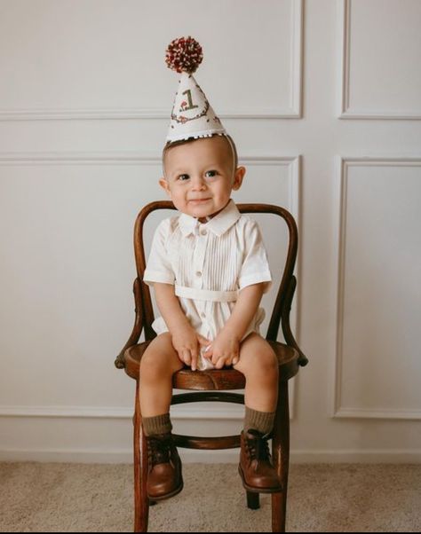 Happy Birthday 1 Year, Boy Birthday Pictures, Thanking God, 1 Year Baby, Happy Birthday Boy, Vintage Baby Boys, Baby Boy 1st Birthday Party, First Birthday Pictures, One Year Birthday