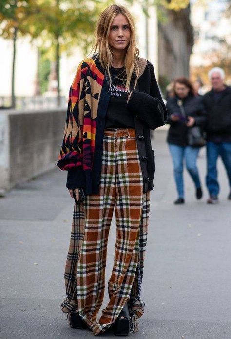 Plaid Outfits, Looks Street Style, Creation Couture, Women Street, Fashion Weeks, Daily Style, Plaid Pants, Cool Street Fashion, Street Style Looks