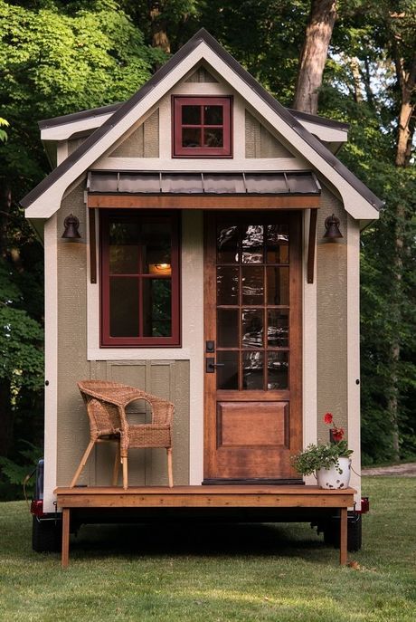 Design Casa Piccola, Timbercraft Tiny Homes, Tiny House Exterior, A Small House, Micro House, Tiny Cabin, Tiny House Movement, Patio Designs, Tiny House Cabin