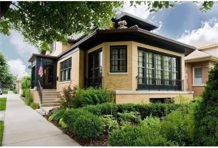 Yellow House Black Trim, Blonde Brick House Exterior, Blonde Brick House Exterior Trim Color, Chicago Bungalow Remodel, Blonde Brick House, Yellow Brick House Exterior, Yellow Brick House, Blonde Brick, Yellow Brick Houses