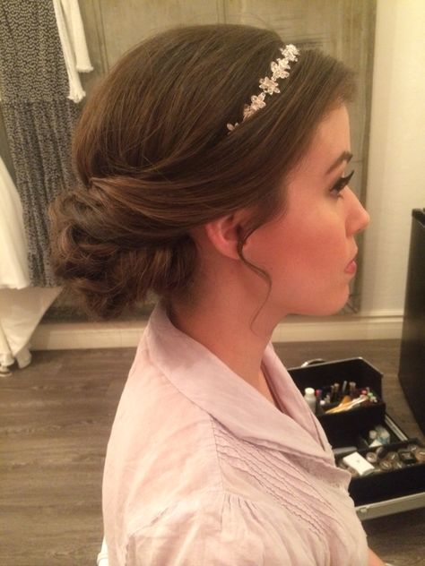 Bride brunette elegant hair updo Bride Brunette, Brunette Updo, Bride Hairstyles Updo, Updo With Headband, Bride Updo, Minimalist Hair, Guest Hair, Bridal Hair Updo, Long Hair Updo