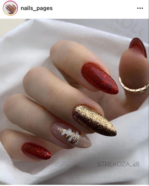 Red Christmas Nails, Christmas Nails Easy, Christmas Gel Nails, Gold Nail, Christmas Nails Acrylic, Festival Nails, New Year's Nails, Xmas Nails, Christmas Nail