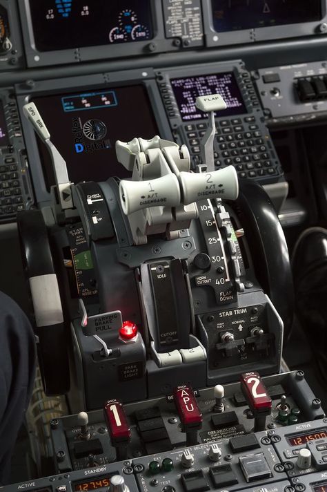 Boeing 737 Cockpit, Airplane Cockpit, Helicopter Cockpit, Pilot Career, Flight Simulator Cockpit, Aviation Education, Jet Privé, Aviation Training, Airplane Wallpaper