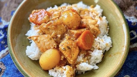 Pollo Guisado Puerto Rican, Puerto Rican Chicken Stew, Puerto Rican Chicken, Classic Pot Roast, Stew Chicken Recipe, Rican Food, Spanish Recipes, Baked Dinner, Rachel Ray