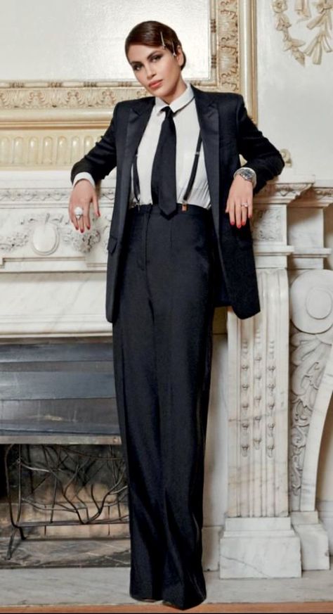 Women Tuxedo Outfit, Women In Mens Suits, Women Suit Outfits, Neck Design For Suit, Feminine Short Haircuts, Women Suit And Tie, Haircuts Feminine, Women In Tie, Black And White Suit