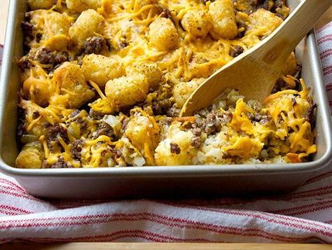 Hillbilly Hamburger Casserole | This  is simple, tasty and filling and only 5 ingredients! Perfect for a quick snack or meal. Hamburger Dinner, Gf Dinners, Black Bean Casserole, Moms Recipes, Oven Meals, Hamburger Casseroles Recipes, Potato Puffs, Yummy Casserole Recipes, Hamburger Casserole