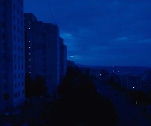 aesthetic, dusk, and blue Bild Blue Hour Filter, Dusk Aesthetic, Ig Fillers, Homescreen Themes, Blue Aesthetic Grunge, Blue Aesthetic Dark, Moonlight Painting, Everything Is Blue, Instagram Story Filters