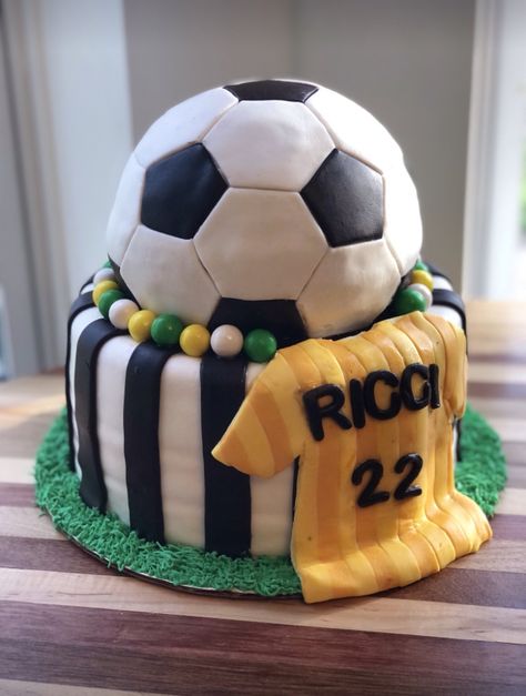 4wd Cake, Soccer Cakes, Soccer Ball Cake, Soccer Banquet, Soccer Birthday Cakes, Sports Ideas, Soccer Cake, Soccer Theme, Football Cake