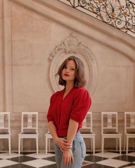 Beautiful in Red | Instagram📸:camilleyolaine | #parisianvibe #parisiangirl #parisian Camille Yolaine, It Girls, French Girls, French Women, French Chic, Parisian Chic, 가을 패션, French Girl, Style Profile