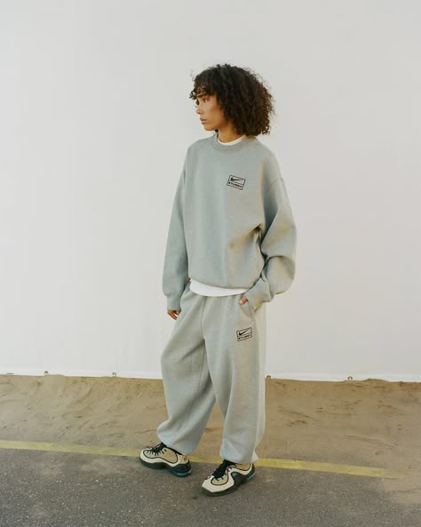 Stussy Sweatpants, Nike Sweatpants Outfit, Nike Air Penny, Nike Stussy, Skateboard Fashion, Heavy Knit Sweater, Tracksuit Outfit, Nike Snkrs, Sweatpants Outfit